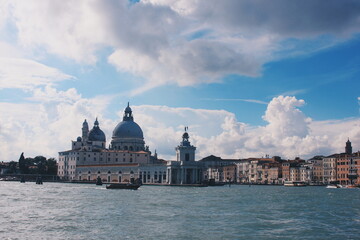 Santa Maria della Salute next to the water and blue sky © Jan