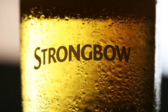 Strongbow Cider Pint Ice Cold Closeup Detail
