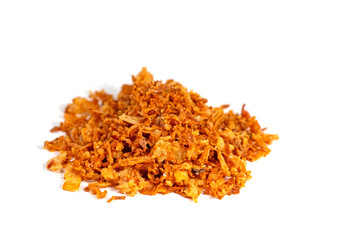 Geröstete Gemüsezwiebeln vor weißem Hintergrund