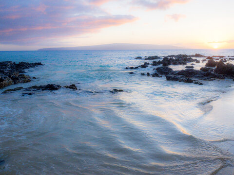 Hawaii, Maui, Makena and hidden beach at sunset