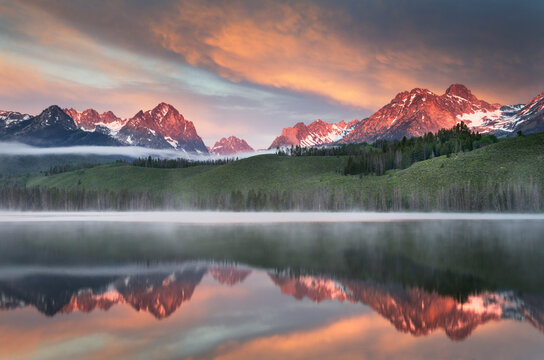 USA, Idaho. Little Redfish Lake at sunrise, Sawtooth National Recreation Area.