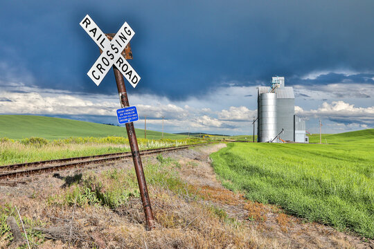 USA, Washington State, Palouse. Storm clouds advancing over Pullman.