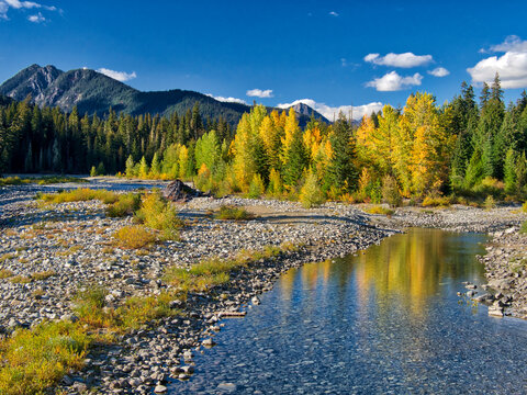USA, Washington State, Cle Elum, Kittitas County. Autumn colors reflecting in a small river.