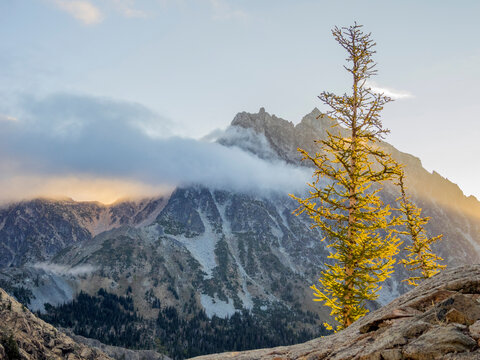 USA, Washington State. Alpine Lakes Wilderness, Stuart Range, Mount Stuart