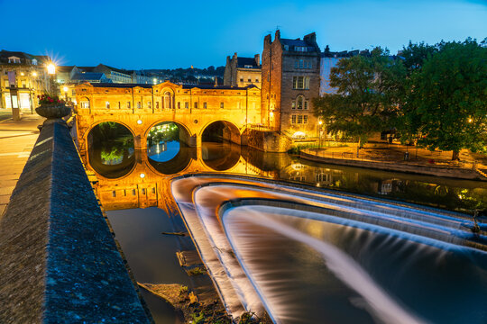 Pulteney Bridge River Avon at dawn in Bath, England, United Kingdom