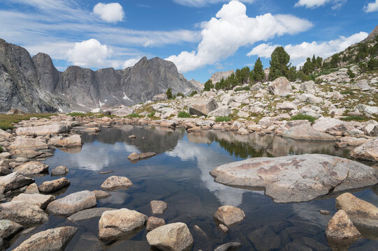 Raid Peak seen from tarn above Pyramid Lake. Bridger Wilderness. Wind River Range, Wyoming.
