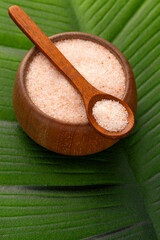 Pure salt in fine grains and coarse grains - Himalayan pink crystals