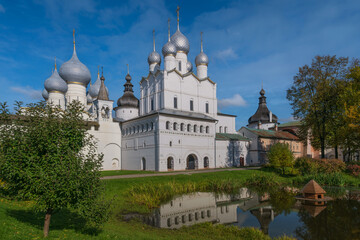 Church of the Resurrection, the gate to Cathedral Square, the domes of the Assumption Cathedral from the pond in the Vladychy Dvor of the Rostov Kremlin, Rostov Veliky, Yaroslavl region, Russia