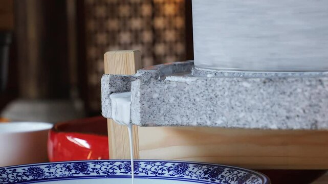 Shaoxing City, Zhejiang Province - Grinding stone is grinding flour