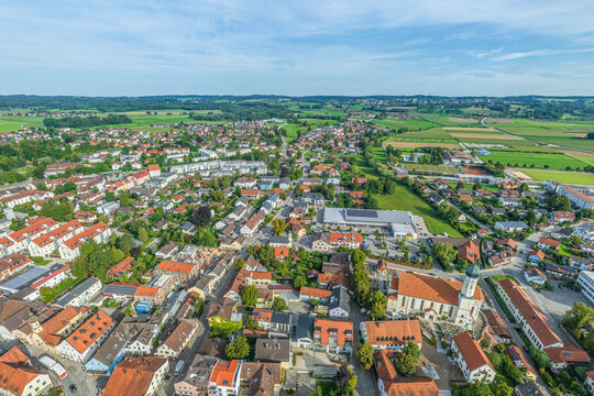 Grafing bei M&uuml;nchen im Landkreis Ebersberg von oben, Blick zum Schulzentrum und zur Eishalle