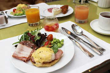 ホテルの朝食ビュッフェ