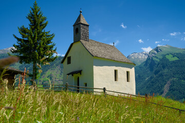 Fototapeta premium Mountain church in the Austrian Alps