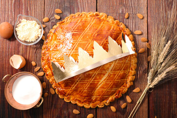 epiphany cake with crown and ingredient