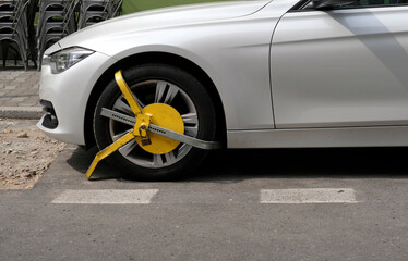 Wheel clamp or parking claw on a car front wheel