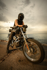 Obraz premium Biker on Chopper Motorcycle at Sunset..