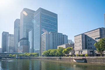 大阪の大江橋からの中之島の都市風景