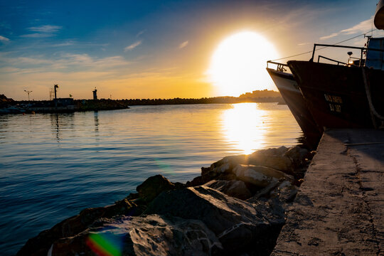 lever de soleil sur le port de cherchell