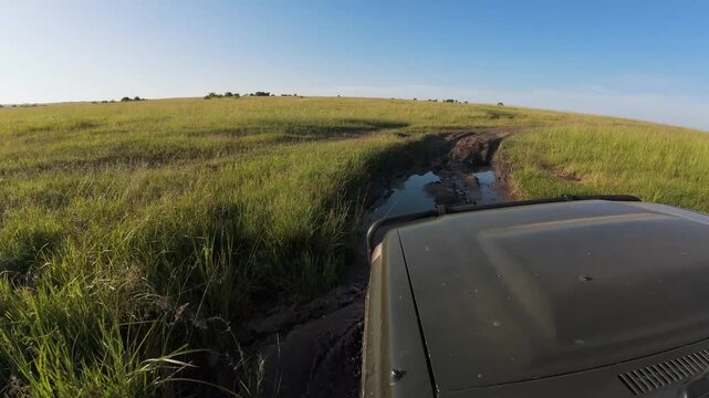 A 4x4 drives through the savannah in Kenya