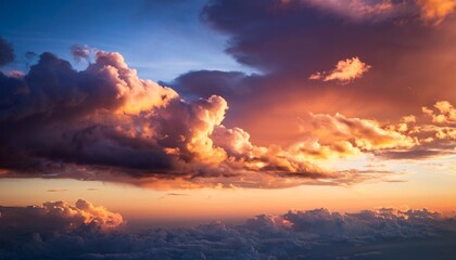 Obraz premium beautiful evening sky with clouds glowing at sunset