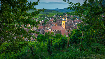 Naklejka premium A beautiful night alsacian architecture pic taken in Riquewihr in France on August 20th 2024
