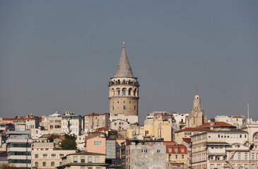 Obraz premium The beautiful and famous Galata Tower in Istanbul, Turkey