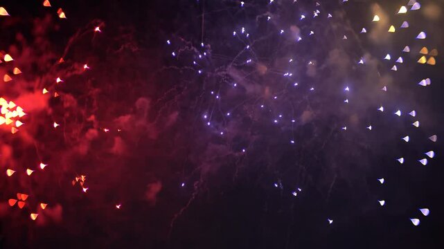 特殊なレンズで撮影した周囲にボケのある美しい花火（Lomography Petzval 55 mm f/1.7 MKII 使用）