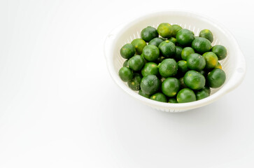 水切りザルに入った四季柑