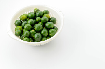 水切りザルに入った四季柑