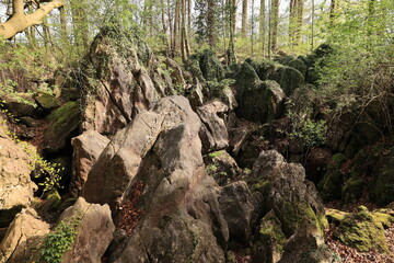 Schöner Frühlingstag im Felsenmeer im Hemer