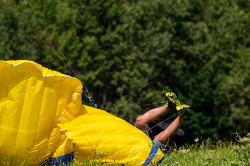 Crash on takeoff. The paraglider falls as it is about to take off. Challenging takeoff due to...