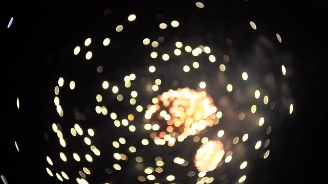 特殊なレンズのボケによる美しい花火の色彩（Lomography Petzval 55 mm f/1.7 MKII 使用）