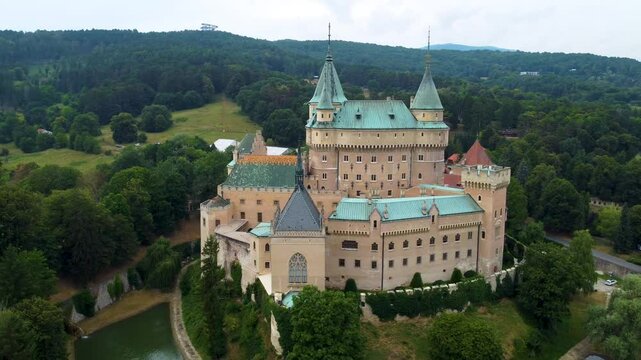 A stunning drone video of Bojnice Castle in Slovakia captures its fairy-tale architecture, picturesque towers, and lush gardens, highlighting the medieval charm and scenic views