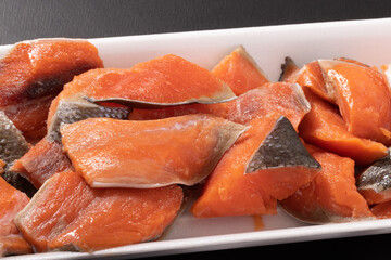 ［ロシア産］紅鮭　かま　切り身　甘口
