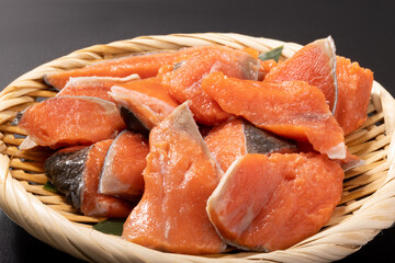 ［ロシア産］紅鮭　かま　切り身　甘口