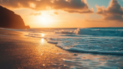 Fototapeta premium The ocean is calm and the sun is setting, creating a beautiful sunshine