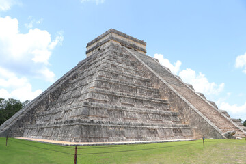 The Majestic Pyramid of Chichen Itza: A Testament to Mayan Civilization