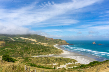 Fototapeta premium A stunning lighthouse perched on the dramatic cliffs of Otago's coast, New Zealand. Overlooking the Pacific Ocean, this spot offers breathtaking views, perfect for summer outings, birdwatching penguim