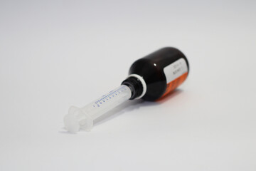 Precise Medication Dispensing: Oral Syringe and Bottle Combo