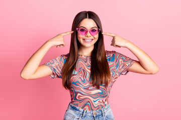 Naklejka premium Photo of charming sweet girl wear print t-shirt showing fingers dark glasses isolated pink color background