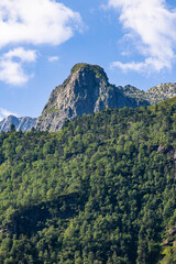 Montagnes autour du Lac d’Oô dans les Pyrénées à côté de Bagnères-de-Luchon