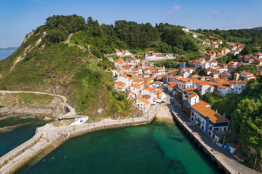 Le charmant village de Cudillero, Asturies