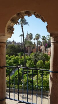 alcazar de seville spain andalucia arab gardens