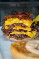 hamburger tripple with bacon