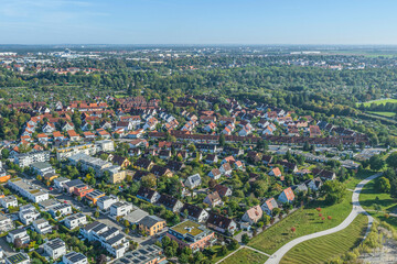 Der südliche Sheridan-Park in Augsburg-Pfersee von oben
