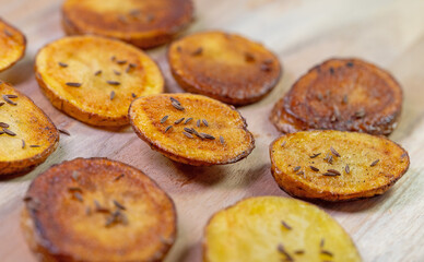 Bratkartoffeln mit Schale in einer Nahaufnahme