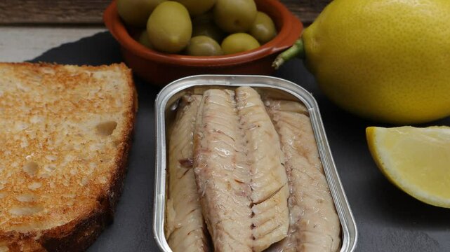 conserva lata prescado omega 3 limon aceitunas 