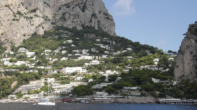  Formations rocheuses sur l'ile de Capri