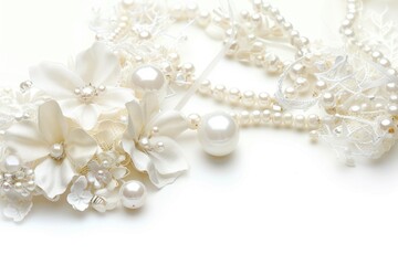 Fototapeta premium A detailed view of a beautiful necklace featuring pearls and flowers
