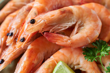 Boiled shrimp with lime and parsley, closeup, horizontal