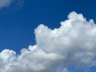 8月の青空と入道雲